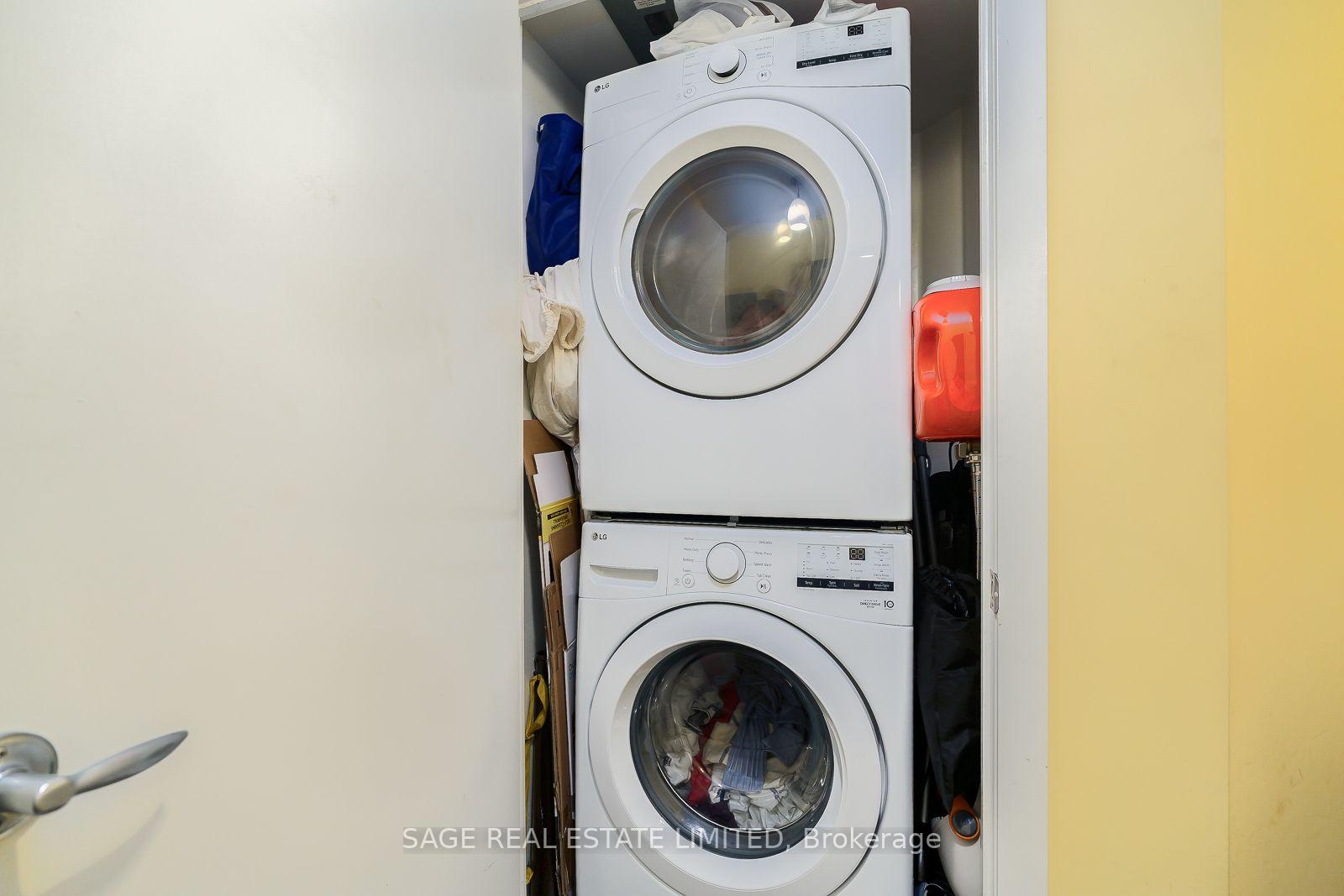 Photo 3 of Unit 1705, 208 Queens Quay W, Toronto, Waterfront Communities — HOMEH