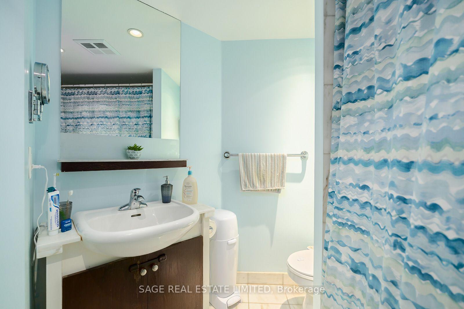 Photo 4 of Unit 1705, 208 Queens Quay W, Toronto, Waterfront Communities — HOMEH