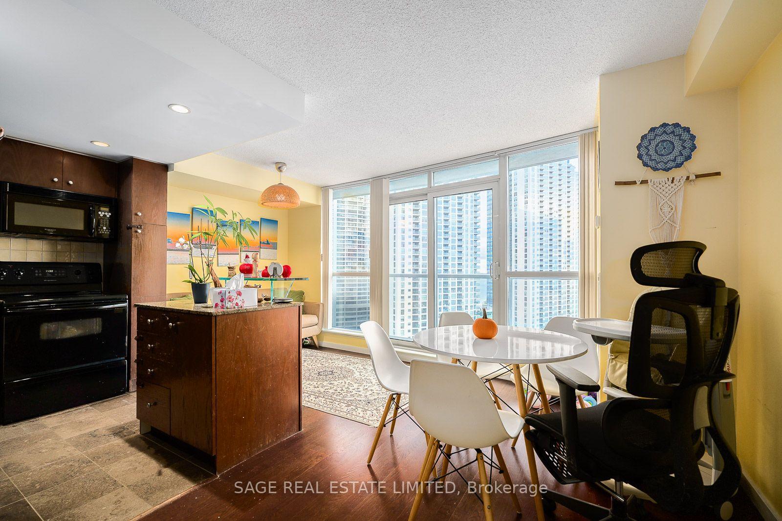 Photo 10 of Unit 1705, 208 Queens Quay W, Toronto, Waterfront Communities — HOMEH