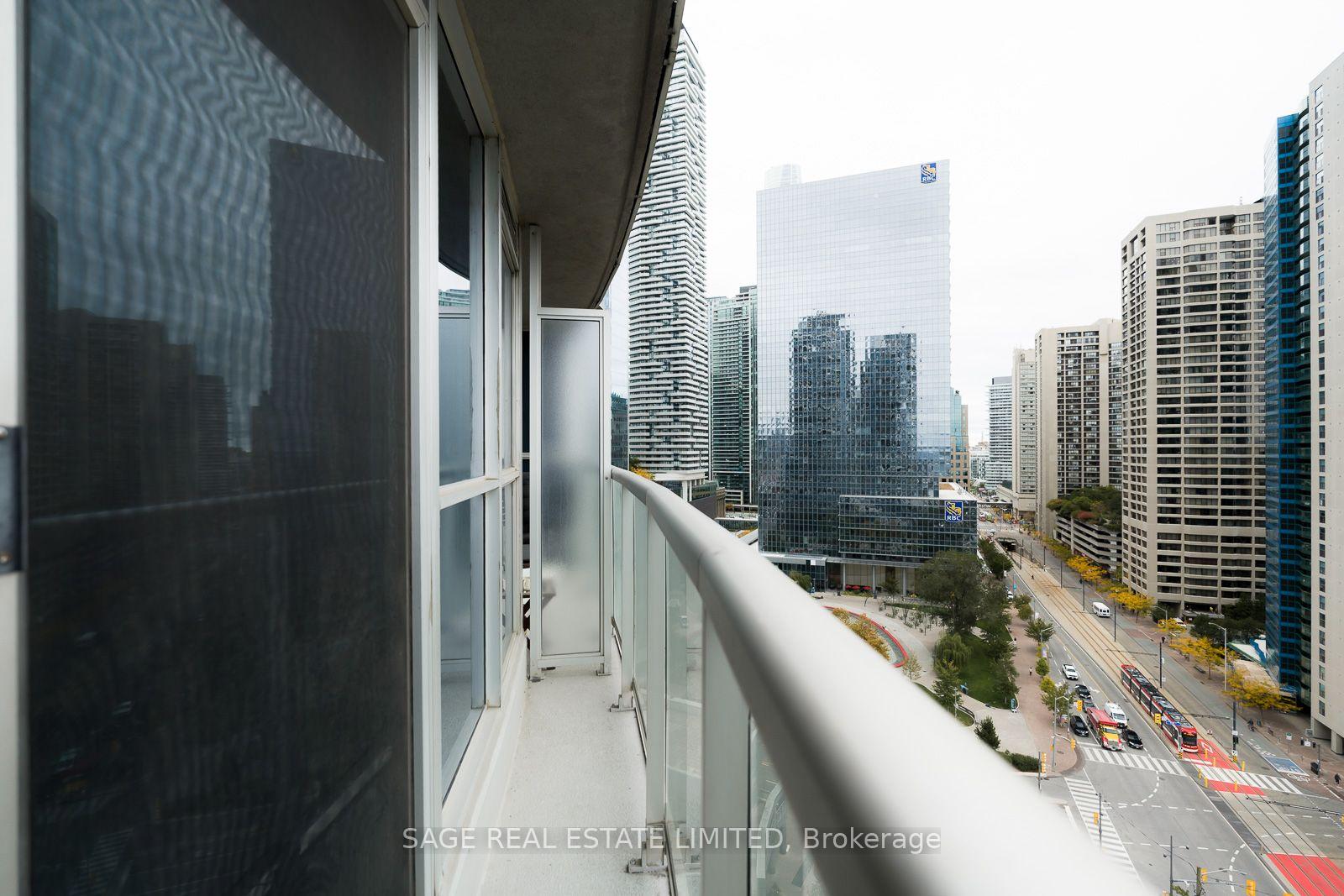 Photo 15 of Unit 1705, 208 Queens Quay W, Toronto, Waterfront Communities — HOMEH