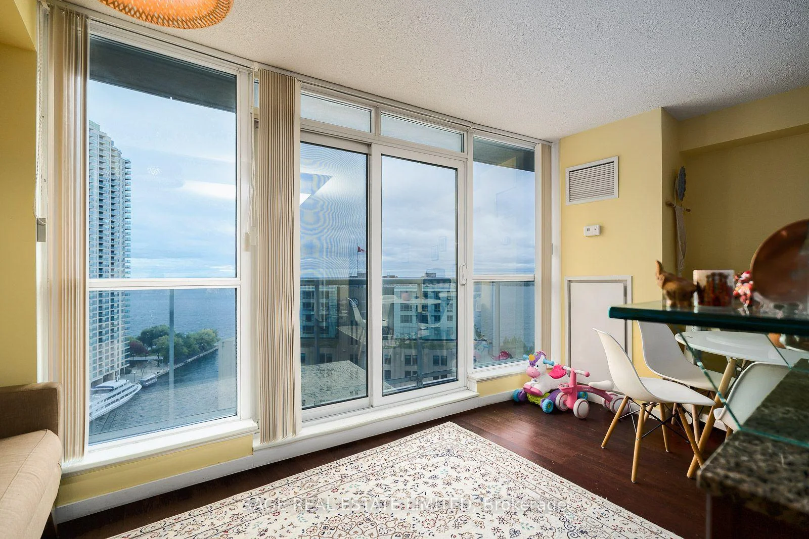 Photo 18 of Unit 1705, 208 Queens Quay W, Toronto, Waterfront Communities — HOMEH