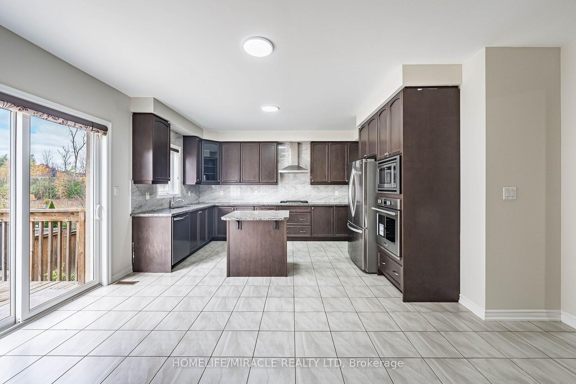 Photo 11 of 372 Remembrance Road, Brampton, Northwest Brampton — HOMEH
