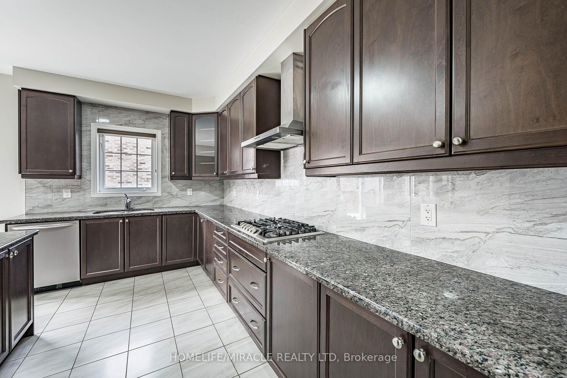 Photo 15 of 372 Remembrance Road, Brampton, Northwest Brampton — HOMEH