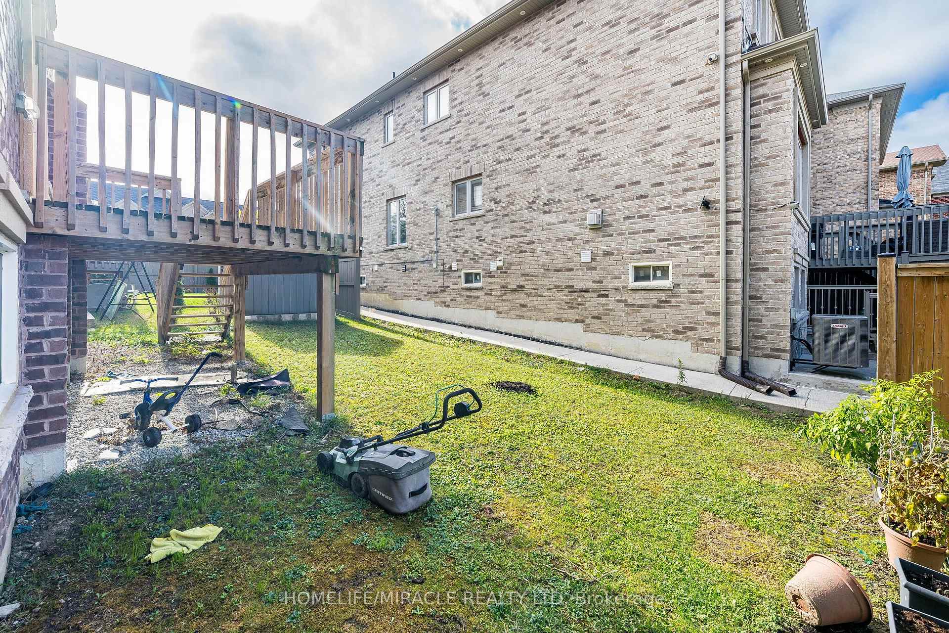 Photo 47 of 372 Remembrance Road, Brampton, Northwest Brampton — HOMEH