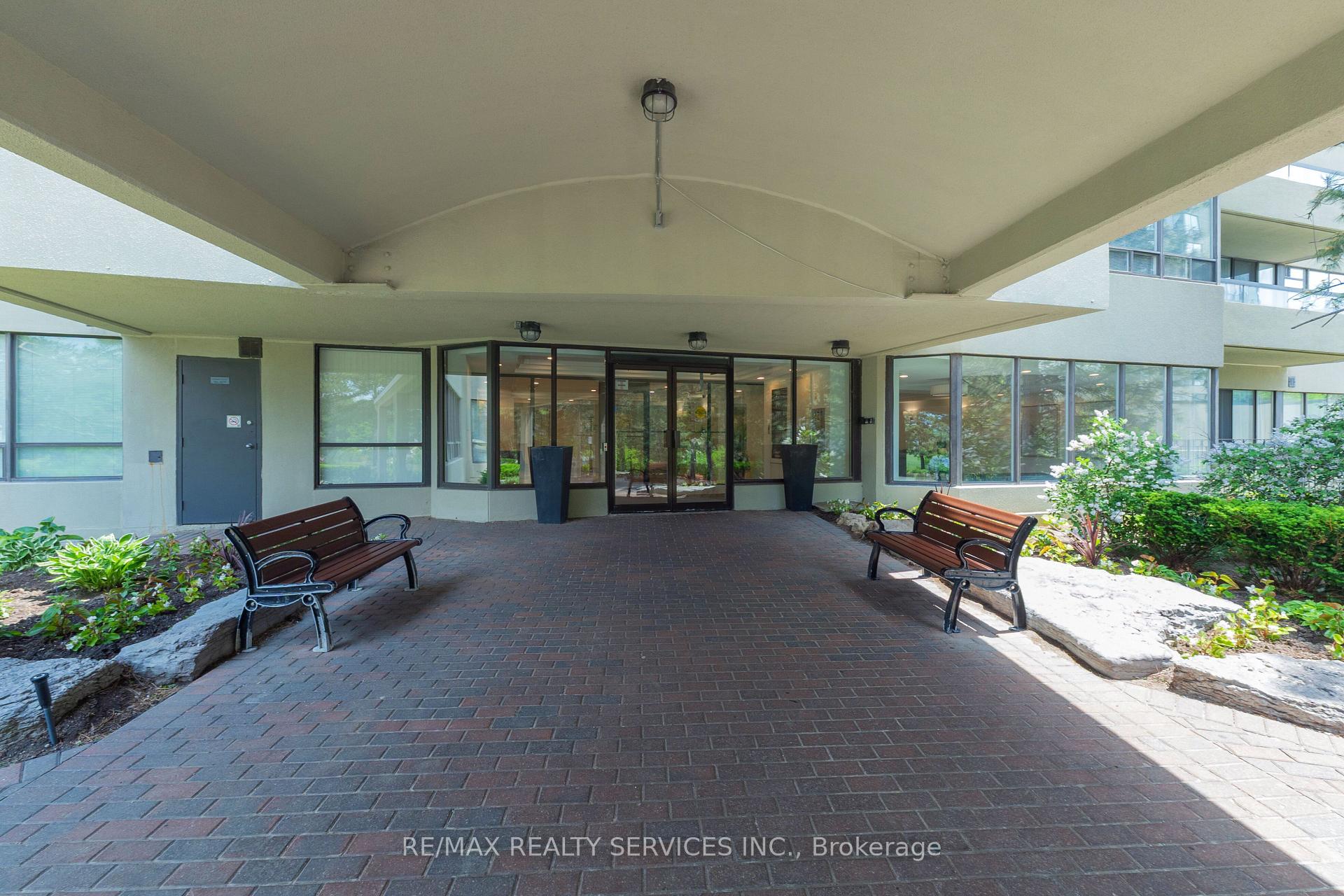 Photo 3 of Unit 709, 22 Hanover Road, Brampton, Queen Street Corridor — HOMEH