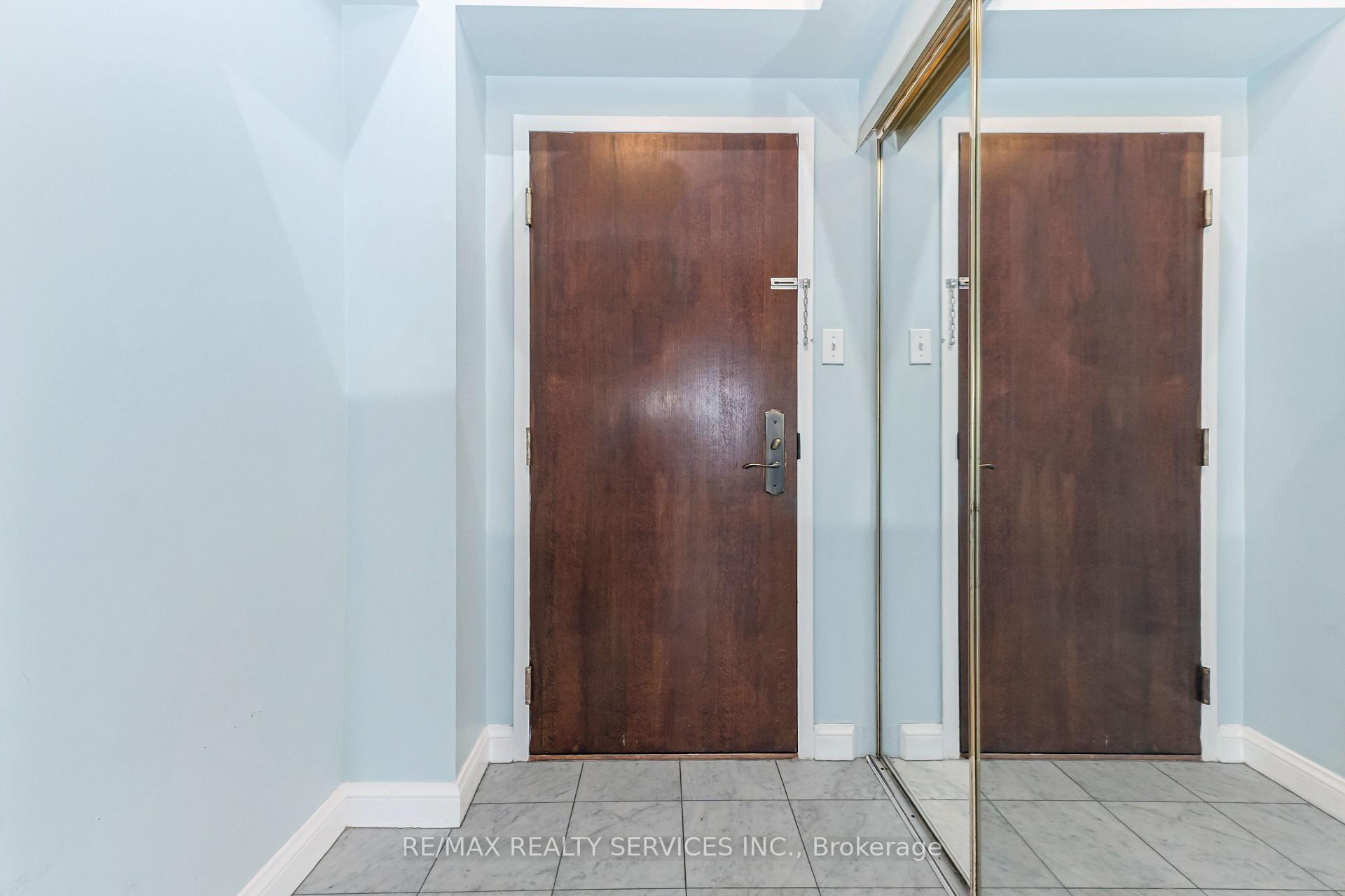 Photo 5 of Unit 709, 22 Hanover Road, Brampton, Queen Street Corridor — HOMEH