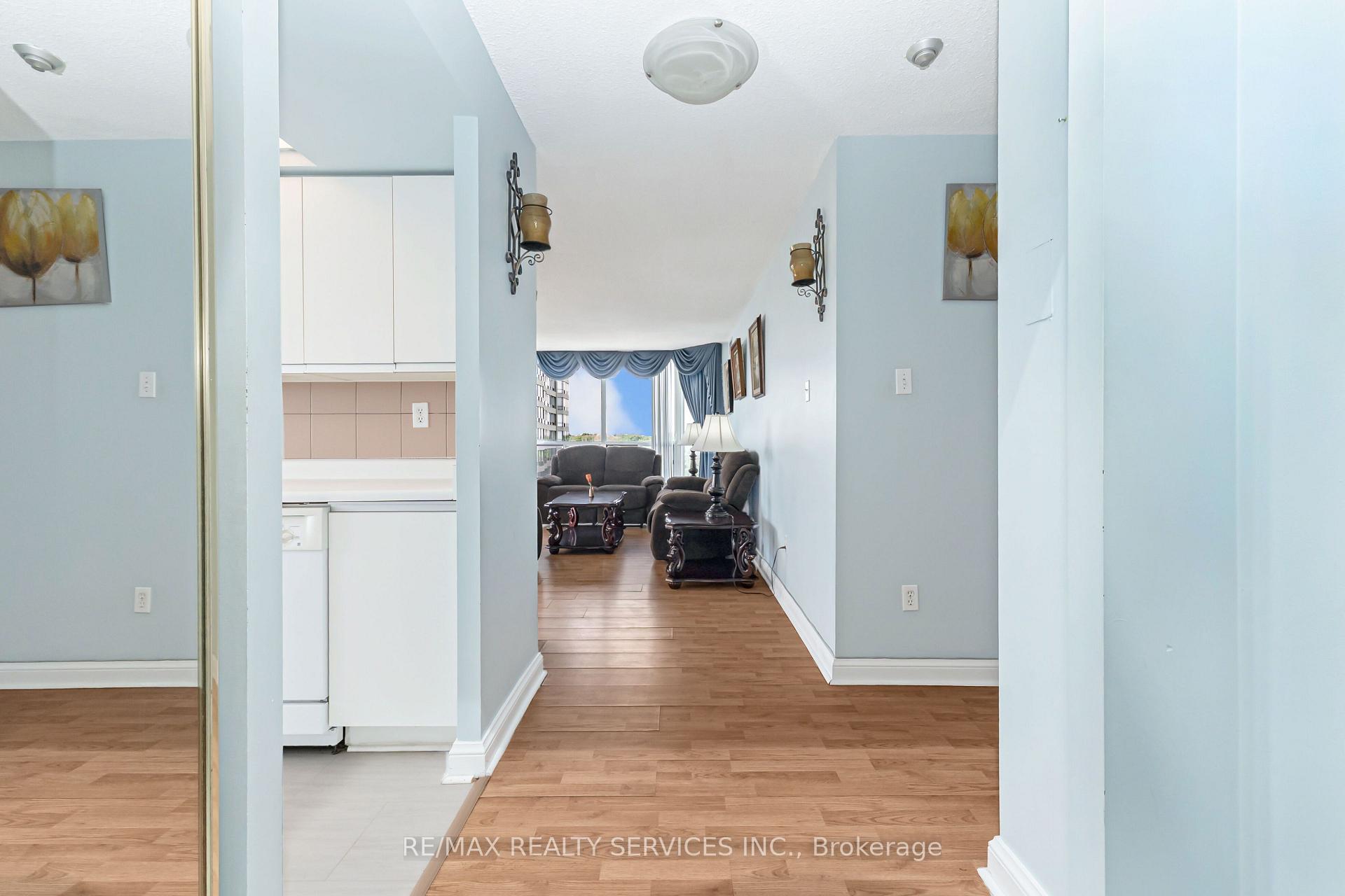 Photo 6 of Unit 709, 22 Hanover Road, Brampton, Queen Street Corridor — HOMEH