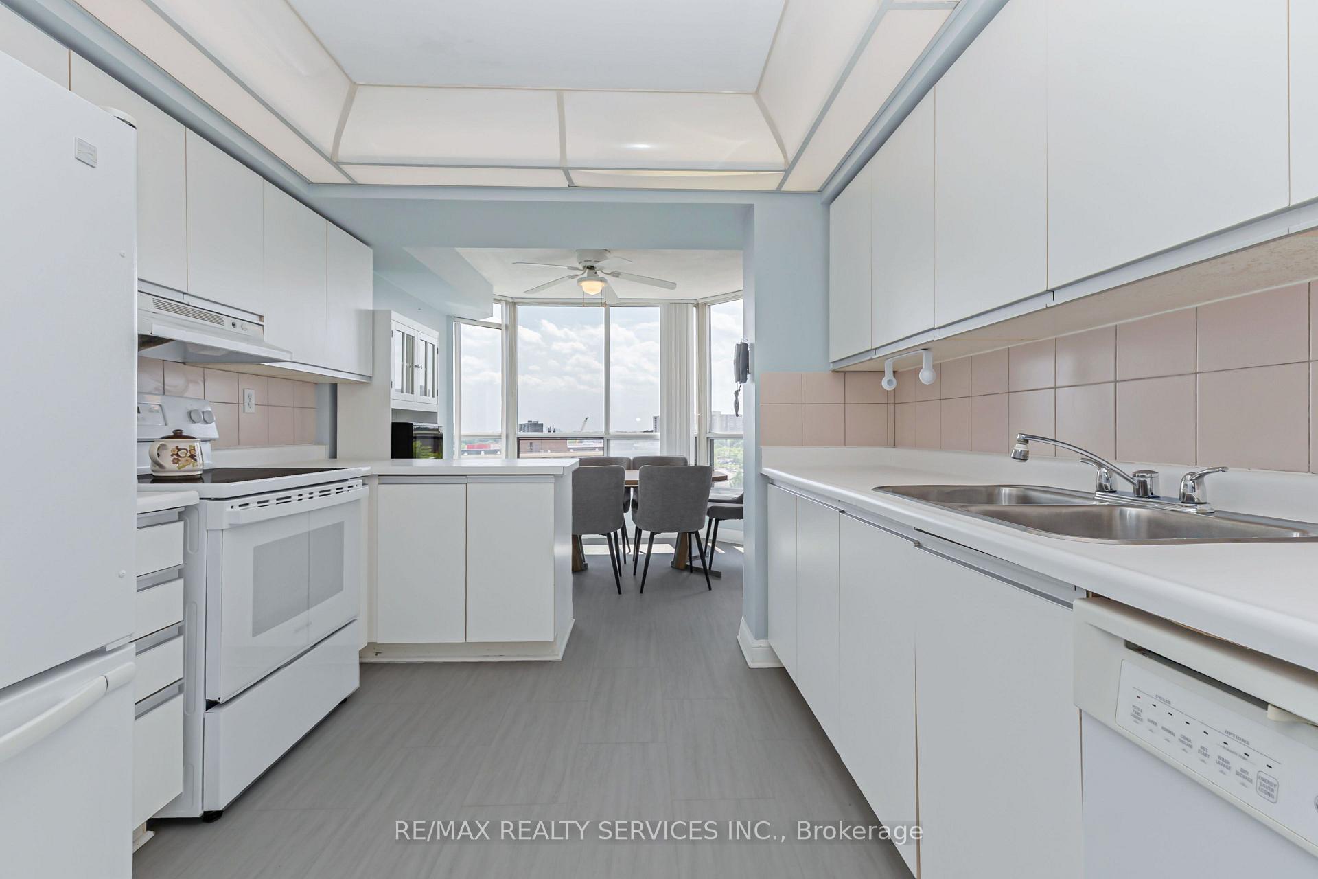 Photo 15 of Unit 709, 22 Hanover Road, Brampton, Queen Street Corridor — HOMEH