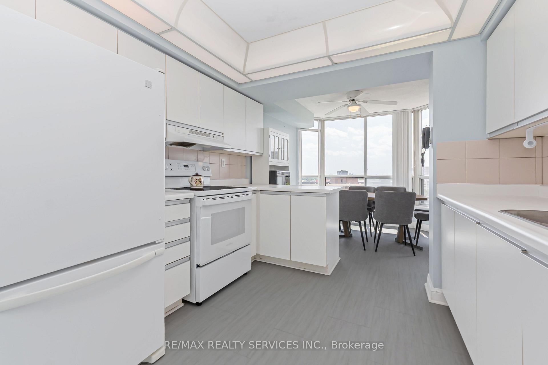 Photo 16 of Unit 709, 22 Hanover Road, Brampton, Queen Street Corridor — HOMEH