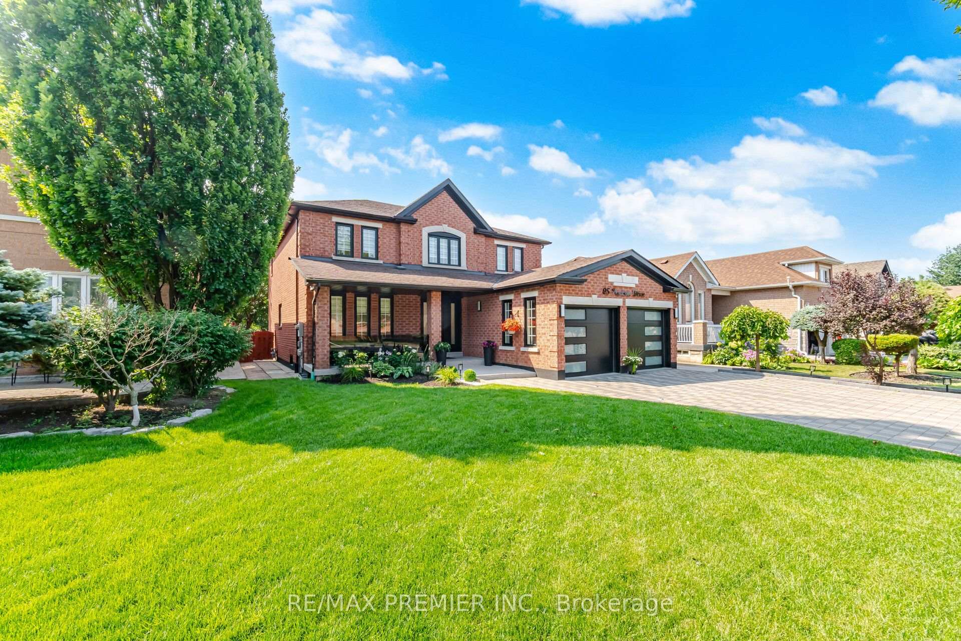 Photo 2 of 95 Hudson Drive, Vaughan, Maple — HOMEH