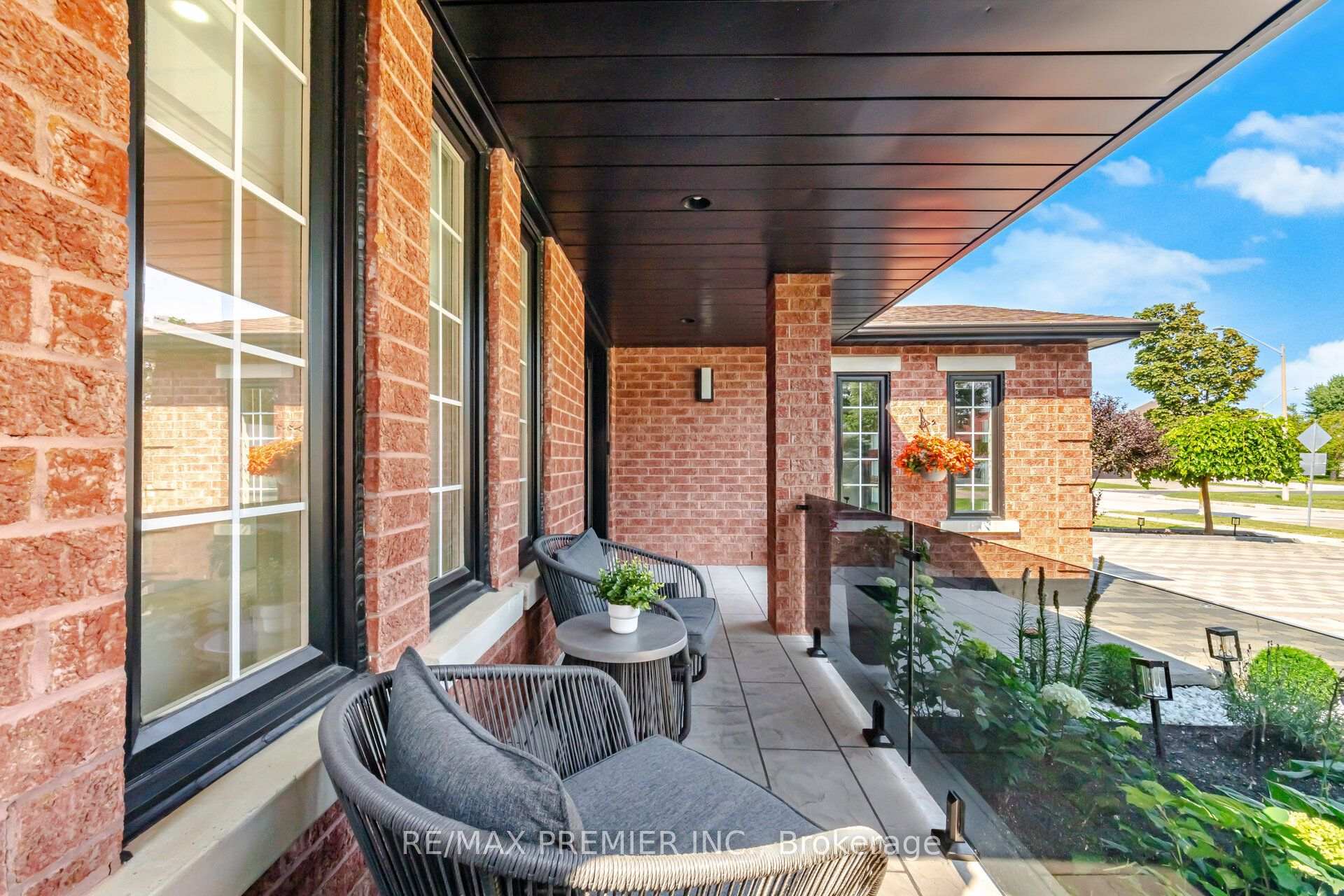 Photo 5 of 95 Hudson Drive, Vaughan, Maple — HOMEH