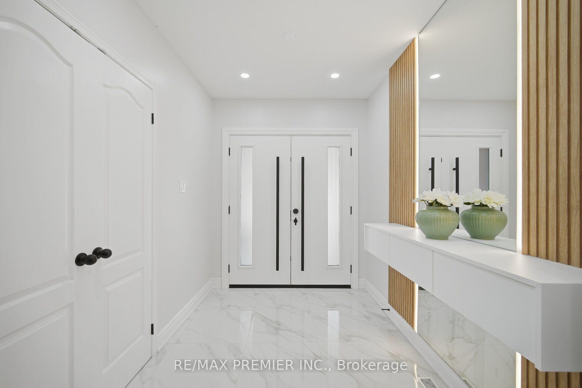 Photo 6 of 95 Hudson Drive, Vaughan, Maple — HOMEH
