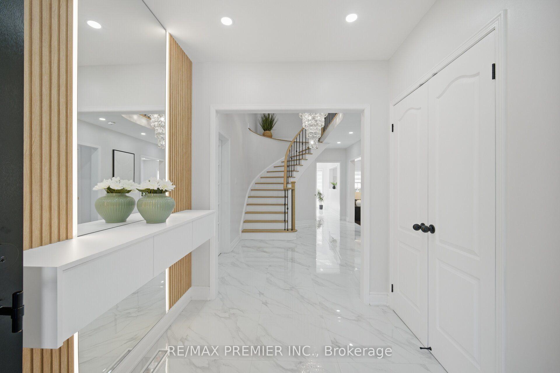 Photo 7 of 95 Hudson Drive, Vaughan, Maple — HOMEH