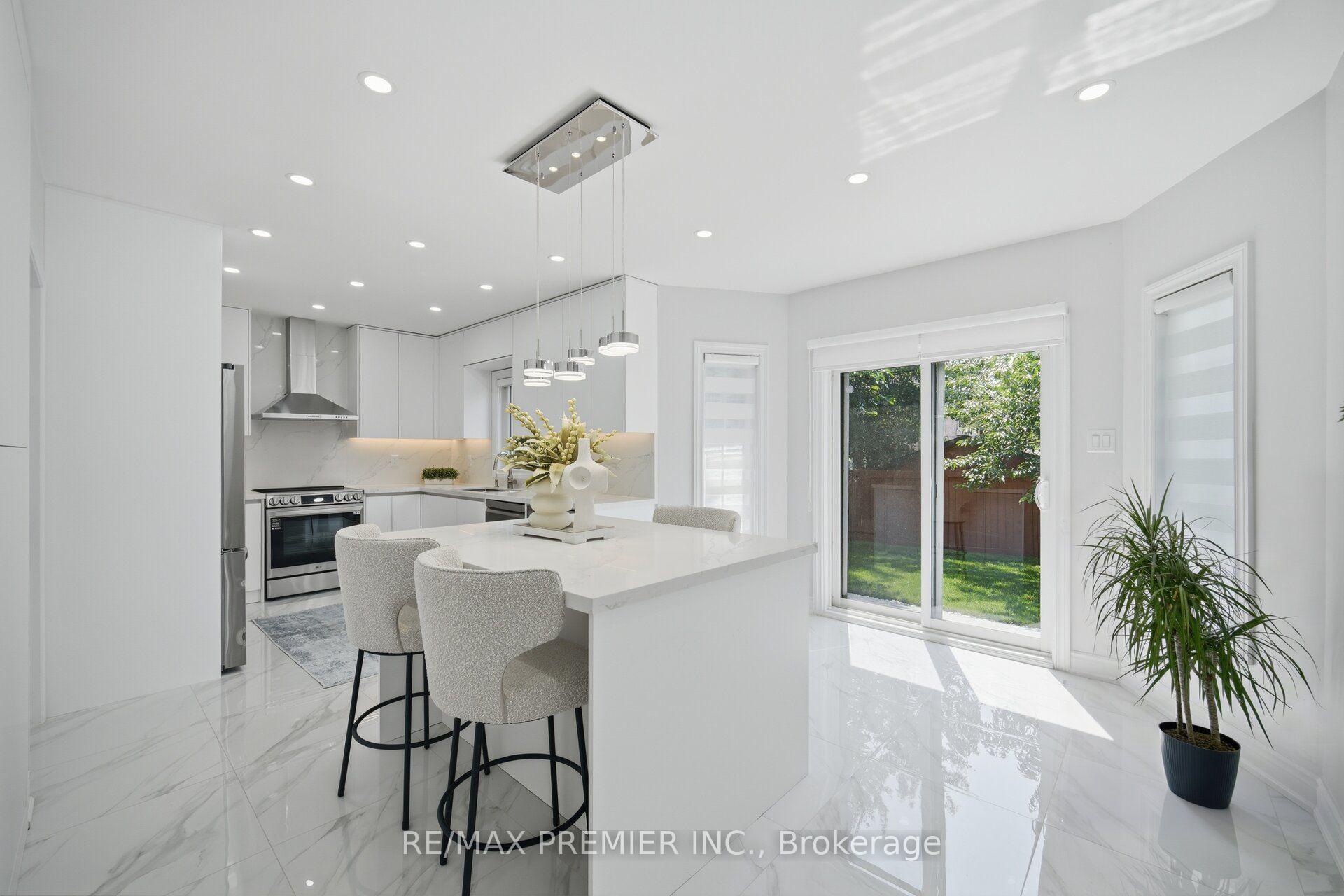 Photo 15 of 95 Hudson Drive, Vaughan, Maple — HOMEH