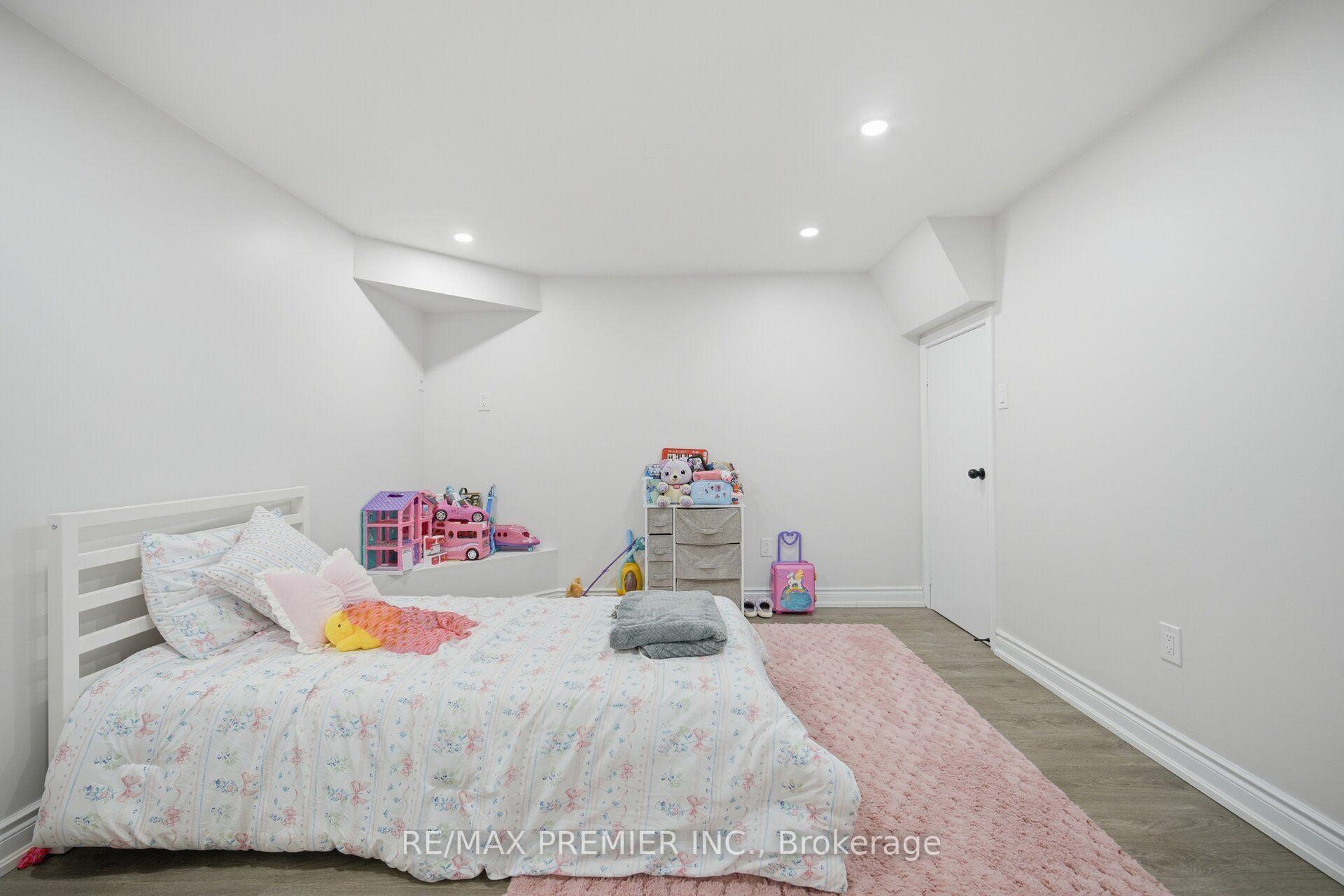Photo 41 of 95 Hudson Drive, Vaughan, Maple — HOMEH