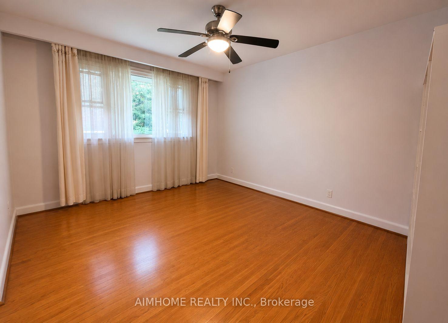 Photo 5 of 25 Burbank Drive, North York, Bayview Village — HOMEH