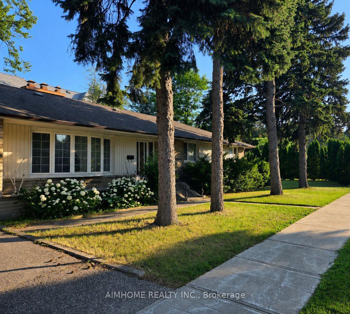 Photo 8 of 25 Burbank Drive, North York, Bayview Village — HOMEH