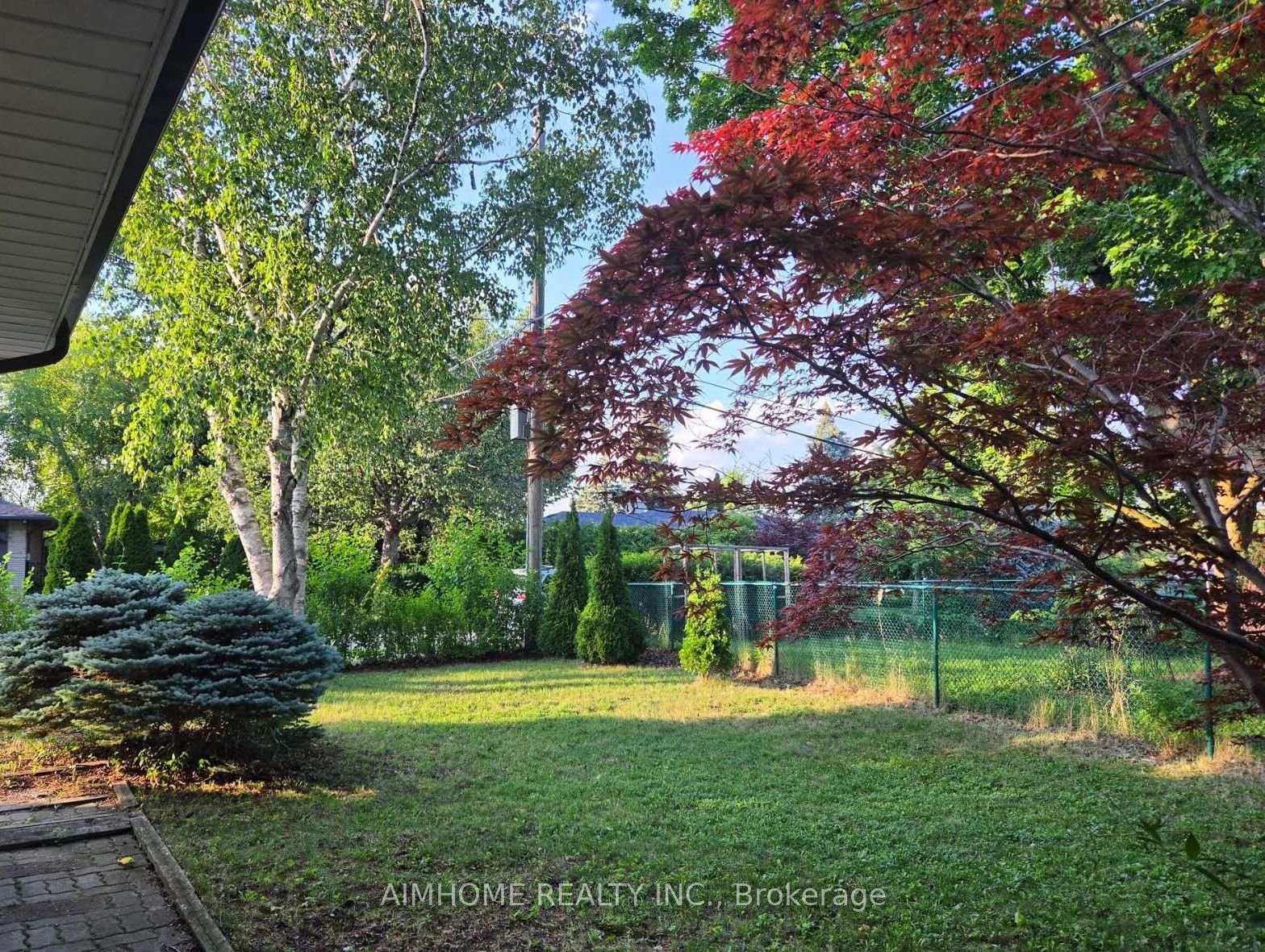 Photo 10 of 25 Burbank Drive, North York, Bayview Village — HOMEH