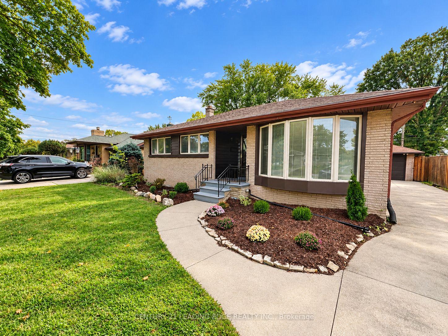 Photo 2 of 1275 Parkview Avenue, Windsor, Riverside - Windsor — HOMEH