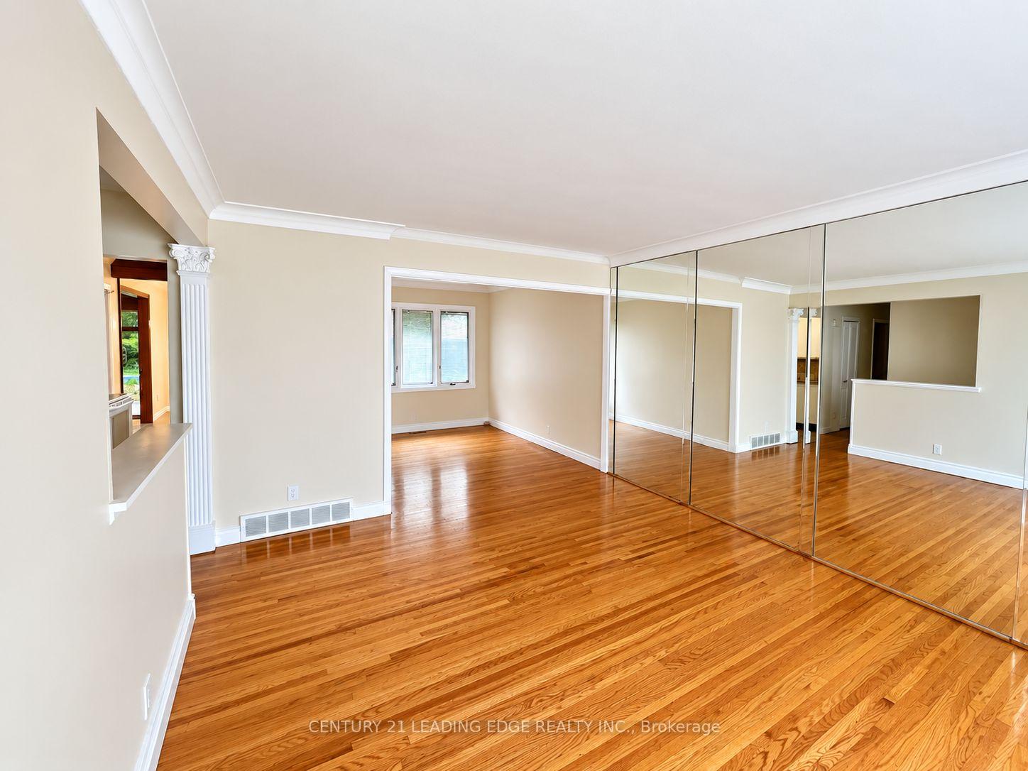 Photo 3 of 1275 Parkview Avenue, Windsor, Riverside - Windsor — HOMEH