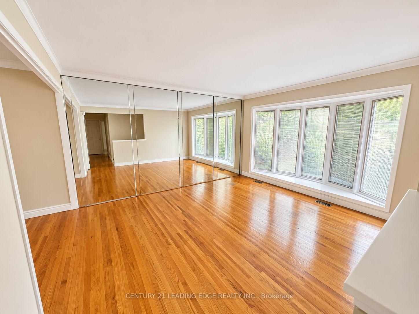 Photo 4 of 1275 Parkview Avenue, Windsor, Riverside - Windsor — HOMEH