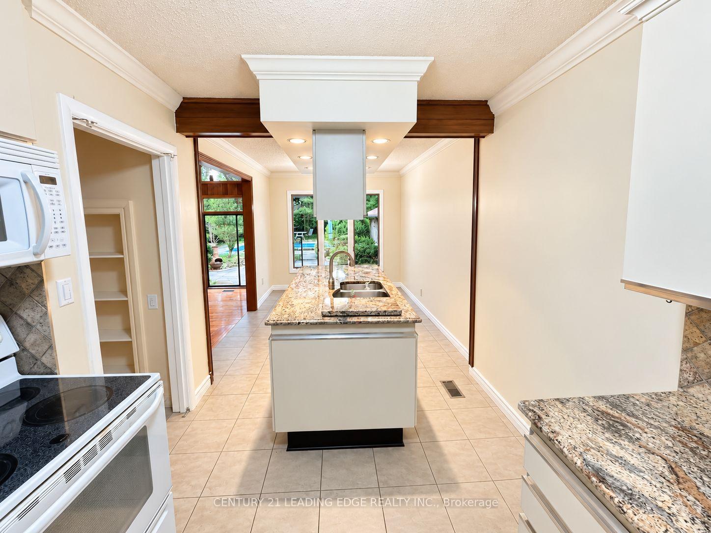 Photo 6 of 1275 Parkview Avenue, Windsor, Riverside - Windsor — HOMEH