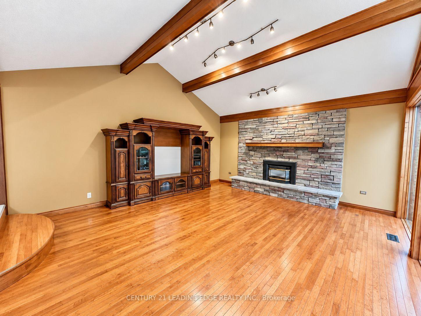 Photo 10 of 1275 Parkview Avenue, Windsor, Riverside - Windsor — HOMEH
