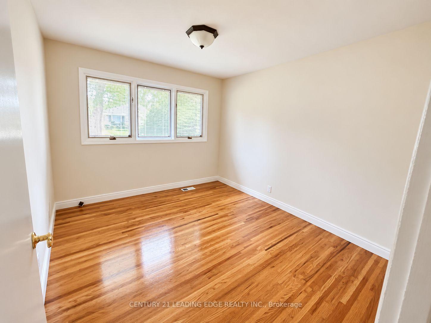 Photo 12 of 1275 Parkview Avenue, Windsor, Riverside - Windsor — HOMEH