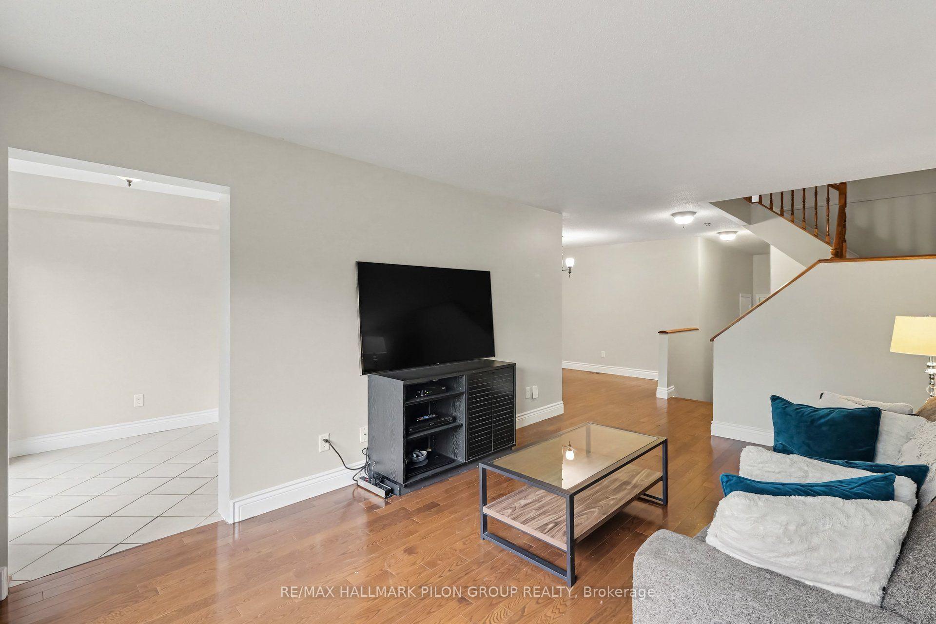 Photo 5 of 6154 Red Willow Drive, Ottawa, Chapel Hill — HOMEH
