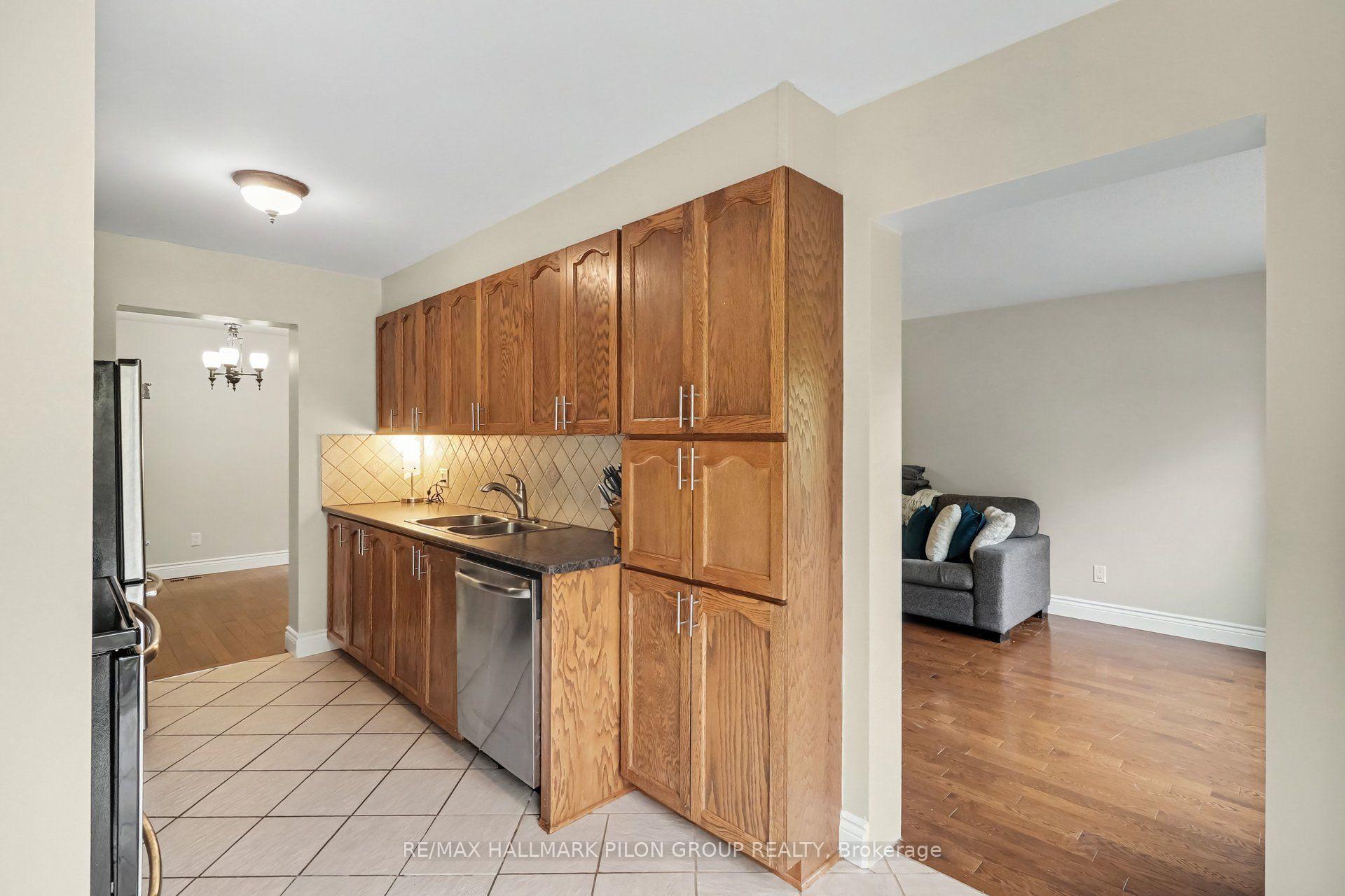 Photo 6 of 6154 Red Willow Drive, Ottawa, Chapel Hill — HOMEH