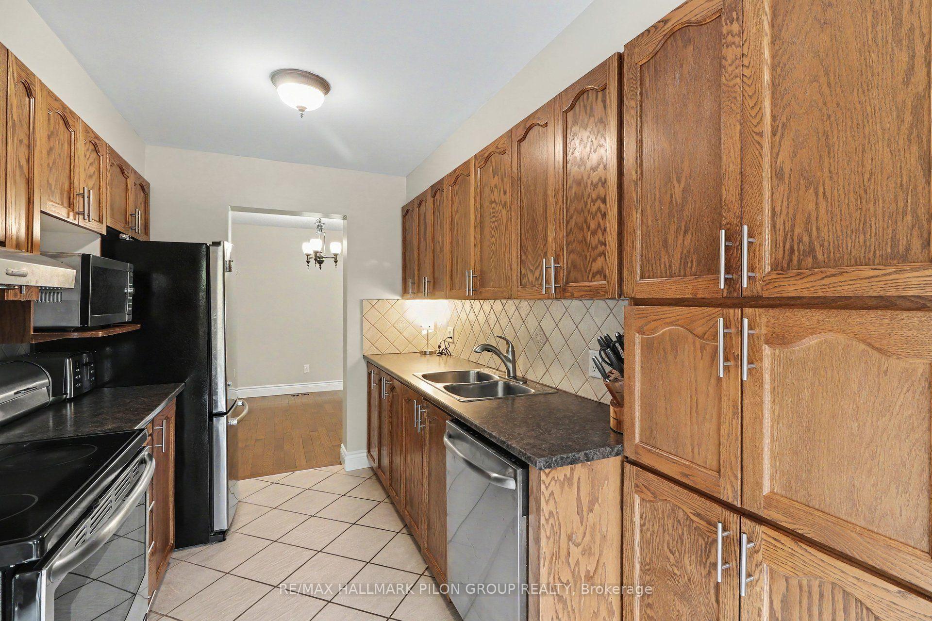 Photo 7 of 6154 Red Willow Drive, Ottawa, Chapel Hill — HOMEH