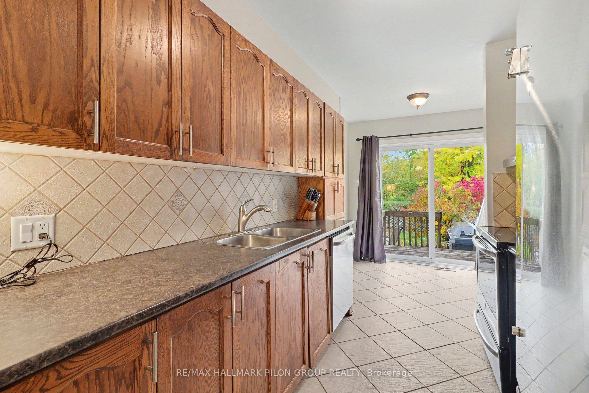 Photo 8 of 6154 Red Willow Drive, Ottawa, Chapel Hill — HOMEH