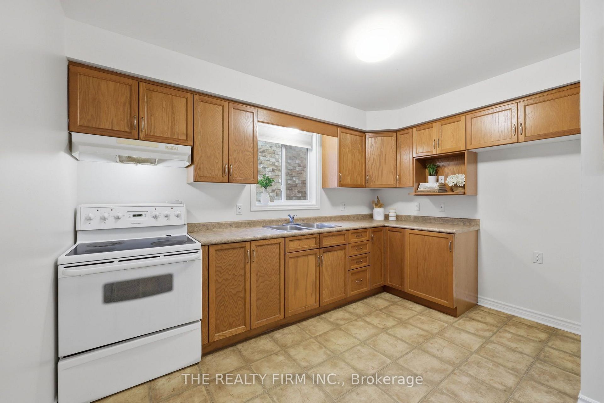 Photo 12 of 833 Capulet Lane, London, North M — HOMEH