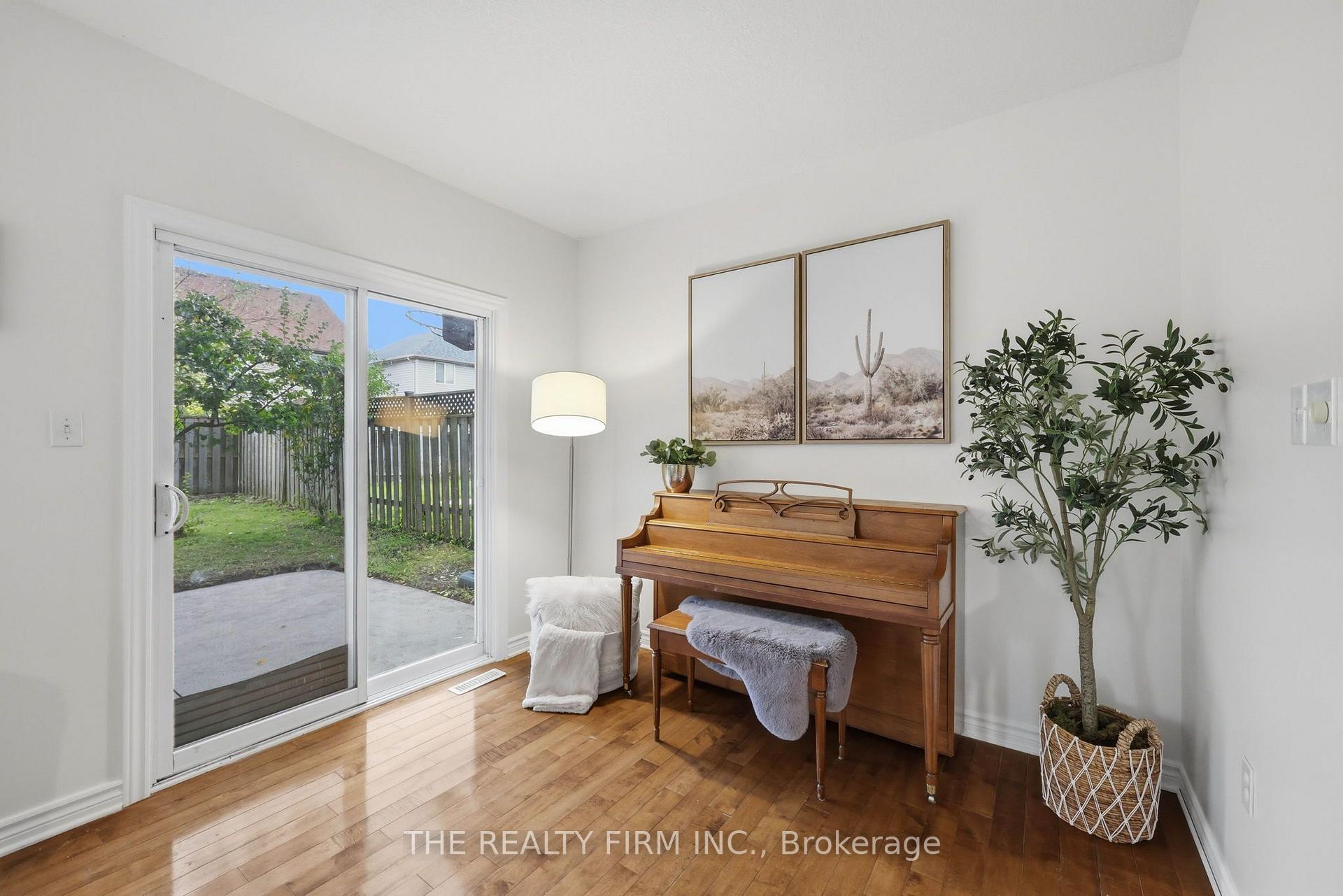 Photo 15 of 833 Capulet Lane, London, North M — HOMEH