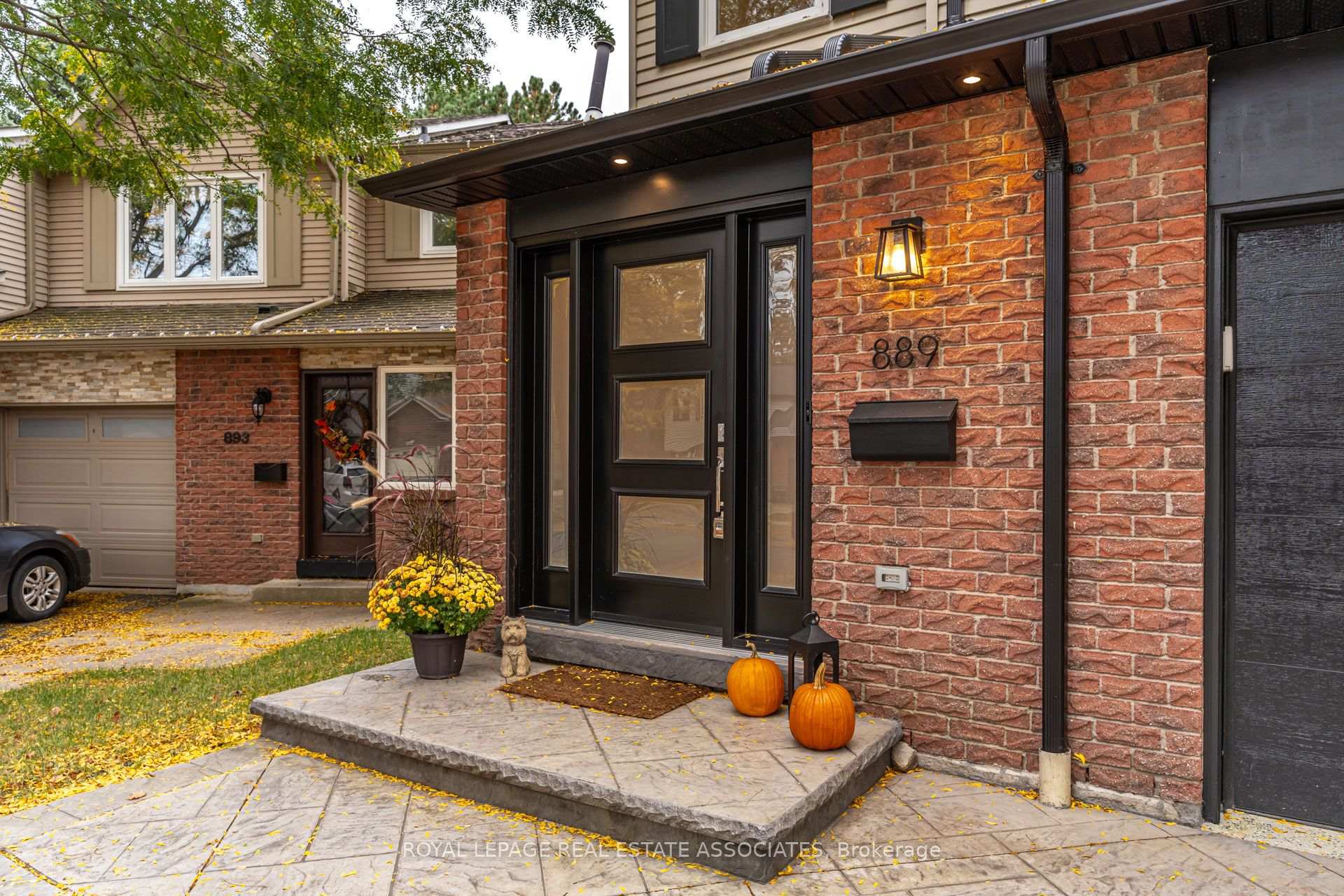 Photo 3 of 889 Sweetwater Crescent, Mississauga, Lorne Park — HOMEH