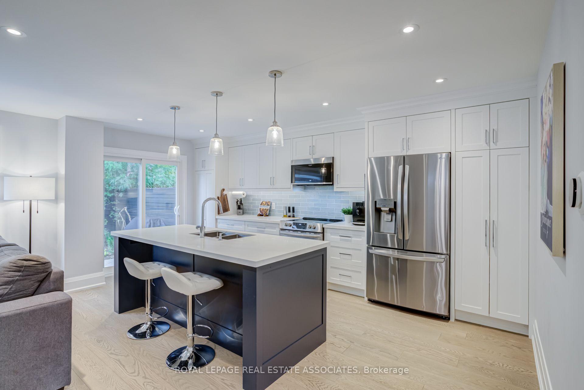 Photo 9 of 889 Sweetwater Crescent, Mississauga, Lorne Park — HOMEH