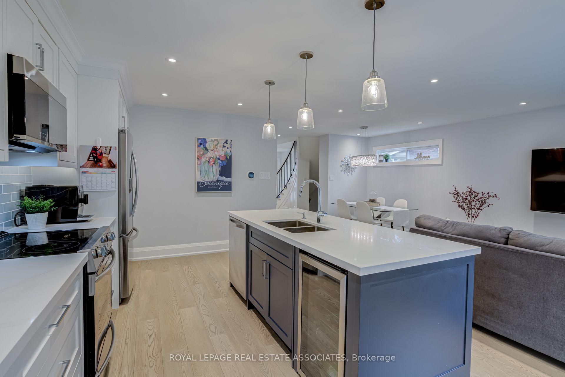 Photo 11 of 889 Sweetwater Crescent, Mississauga, Lorne Park — HOMEH