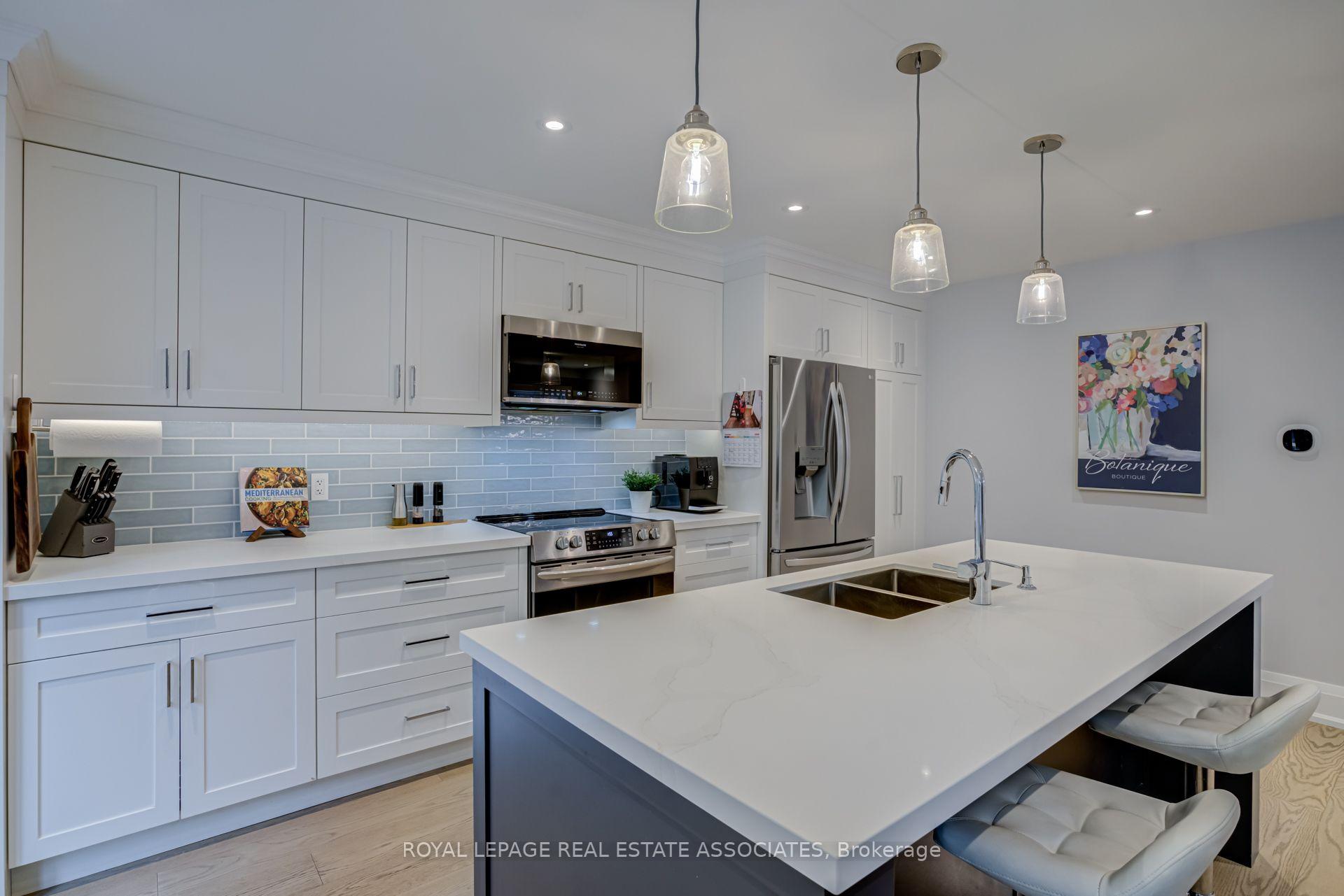 Photo 12 of 889 Sweetwater Crescent, Mississauga, Lorne Park — HOMEH