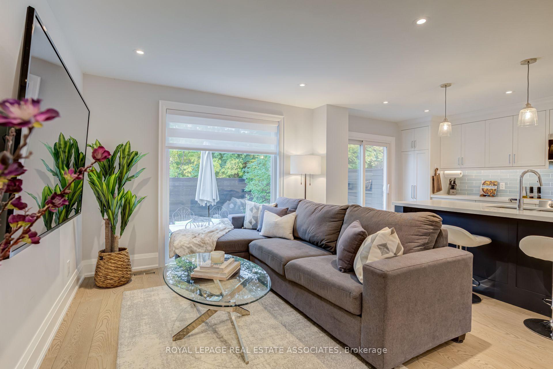 Photo 14 of 889 Sweetwater Crescent, Mississauga, Lorne Park — HOMEH