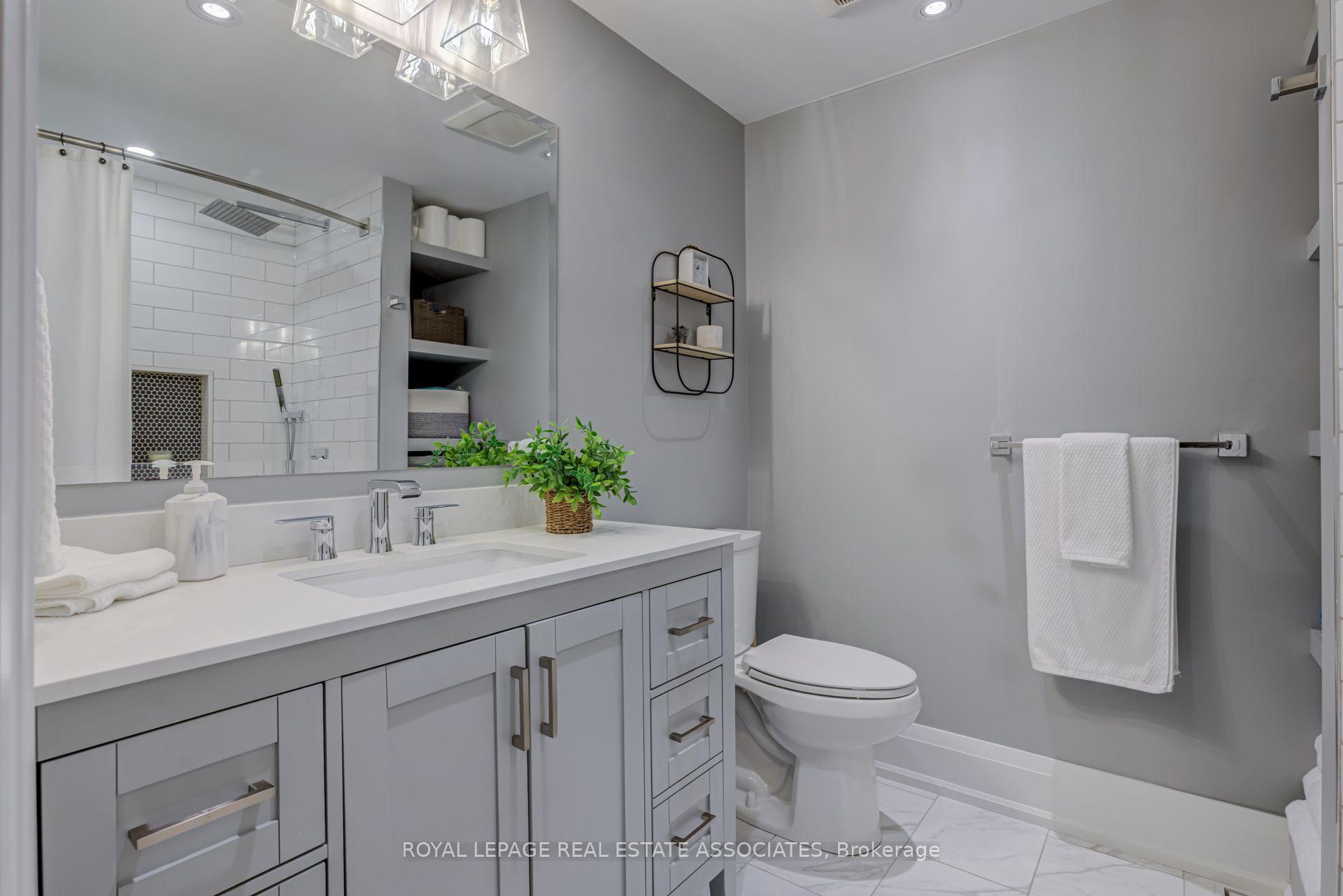 Photo 26 of 889 Sweetwater Crescent, Mississauga, Lorne Park — HOMEH