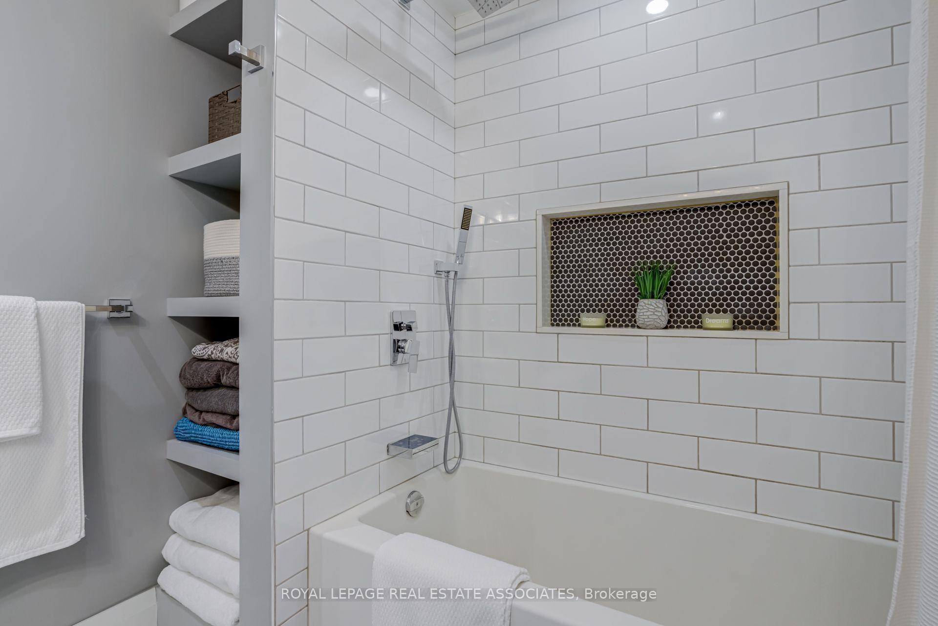 Photo 27 of 889 Sweetwater Crescent, Mississauga, Lorne Park — HOMEH