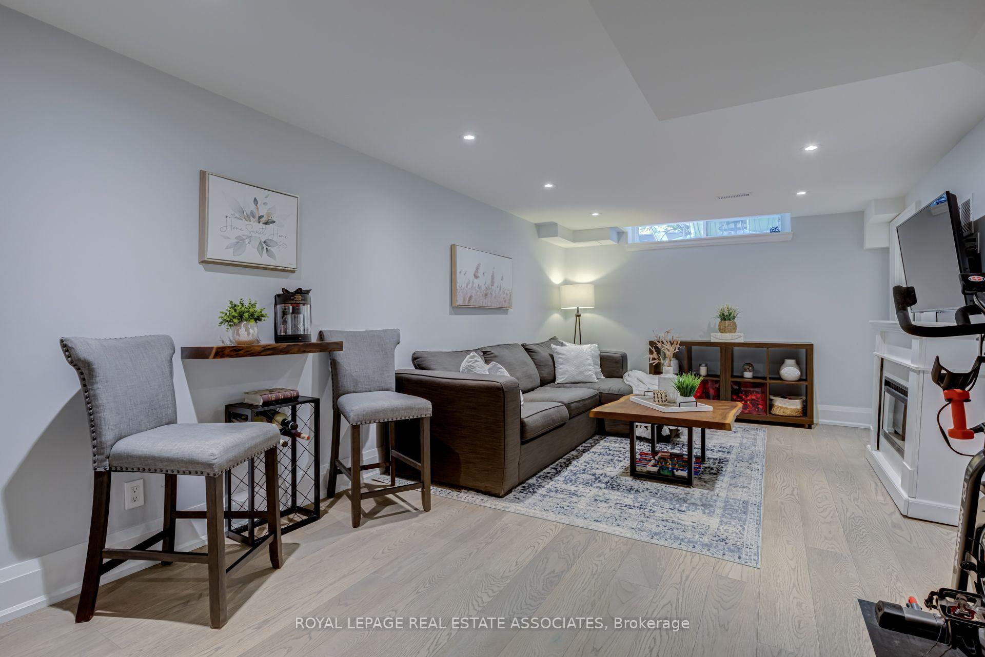 Photo 30 of 889 Sweetwater Crescent, Mississauga, Lorne Park — HOMEH