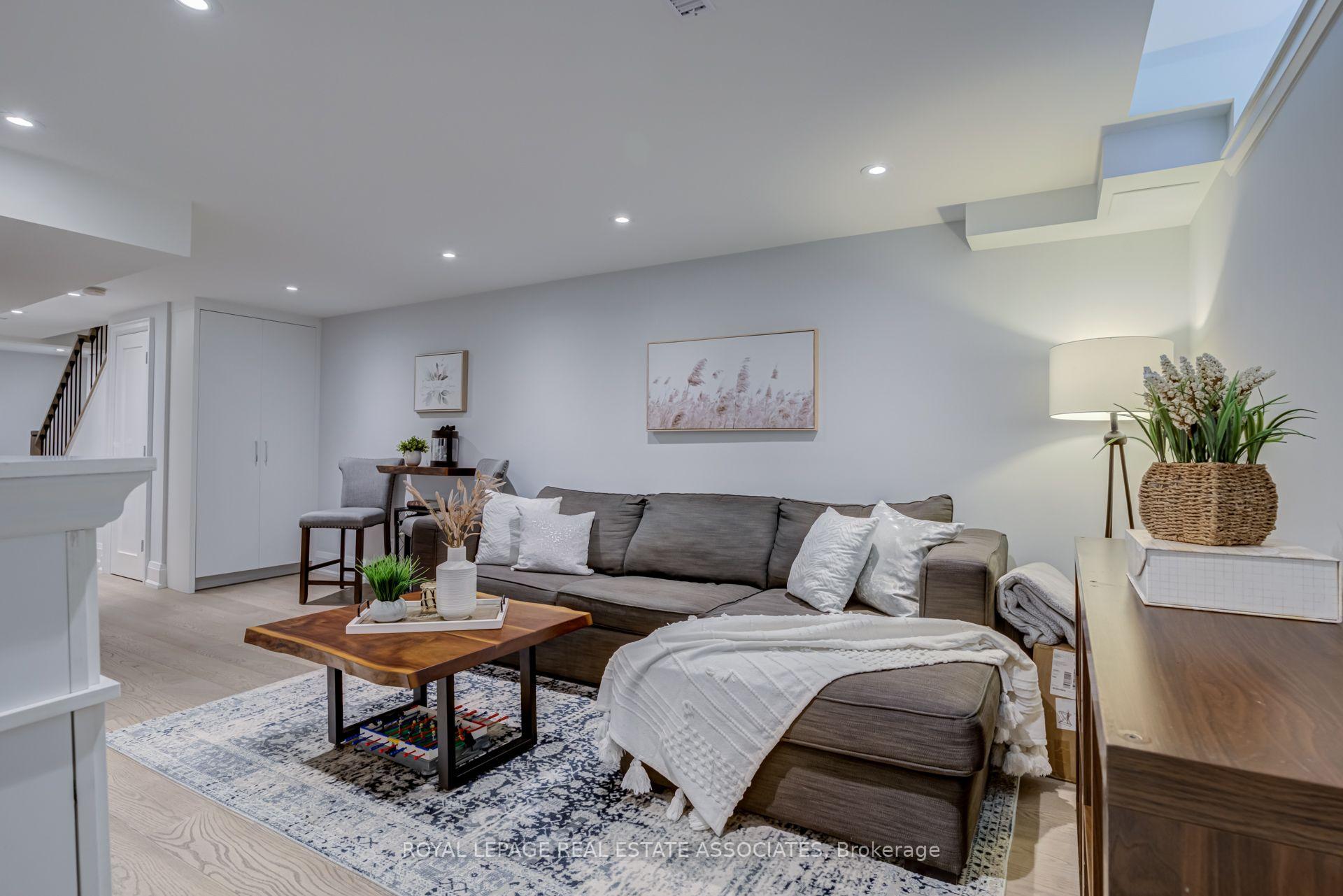 Photo 31 of 889 Sweetwater Crescent, Mississauga, Lorne Park — HOMEH