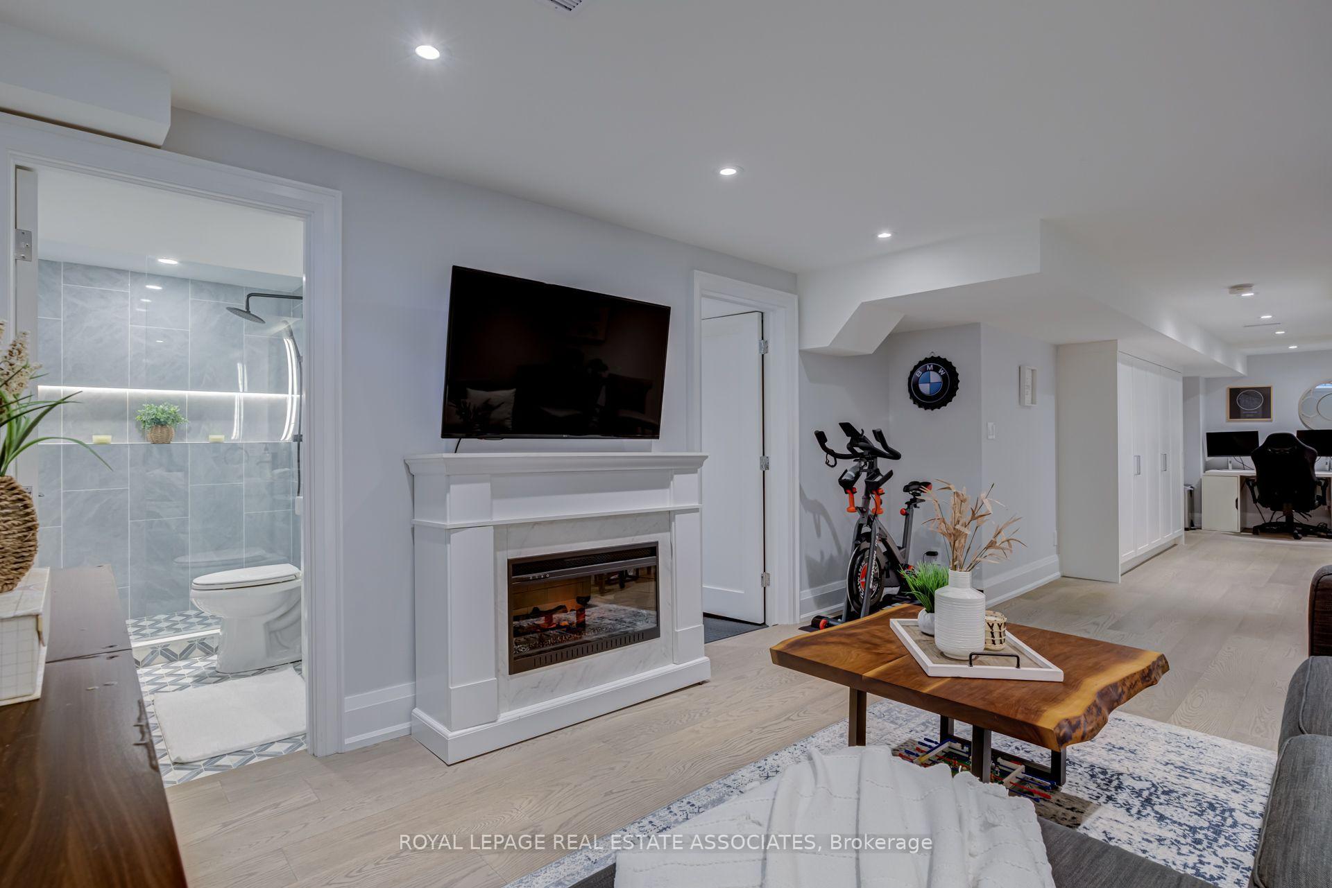 Photo 32 of 889 Sweetwater Crescent, Mississauga, Lorne Park — HOMEH