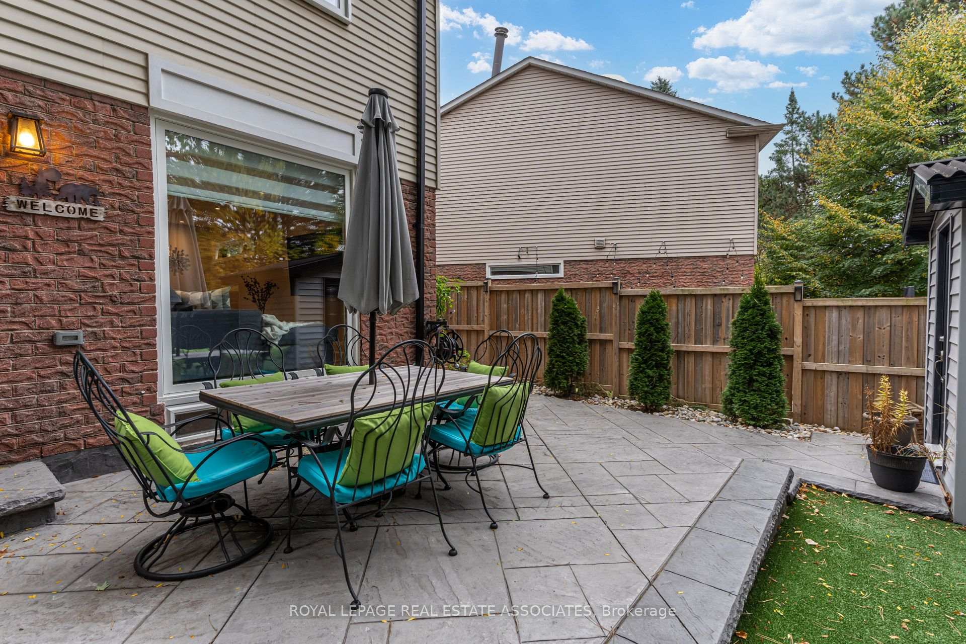 Photo 37 of 889 Sweetwater Crescent, Mississauga, Lorne Park — HOMEH