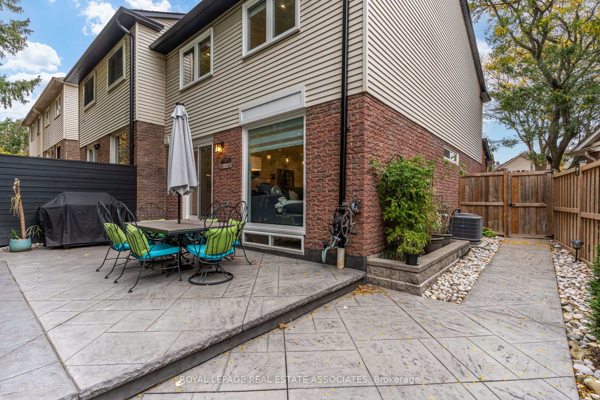 Photo 38 of 889 Sweetwater Crescent, Mississauga, Lorne Park — HOMEH