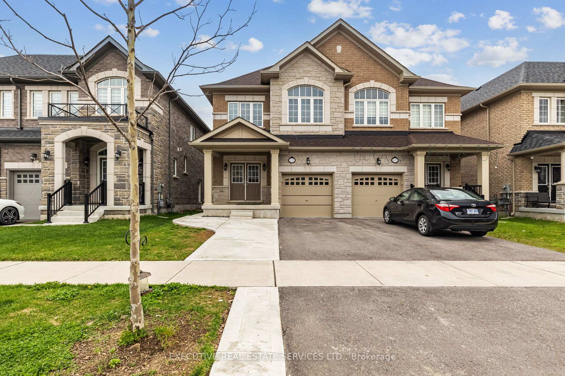 Photo 2 of 105 Branigan Crescent, Halton Hills, Georgetown — HOMEH