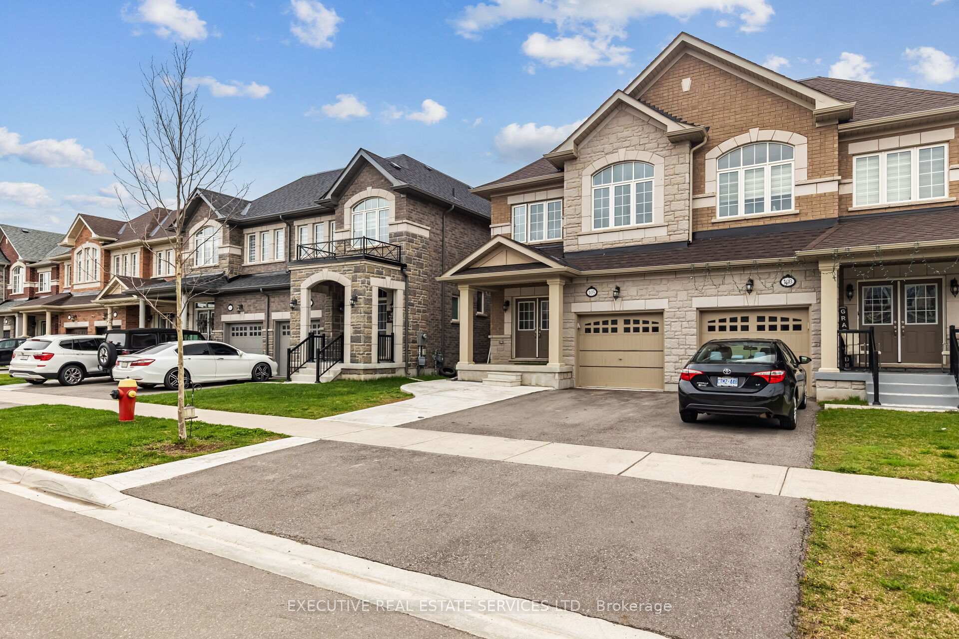 Photo 3 of 105 Branigan Crescent, Halton Hills, Georgetown — HOMEH