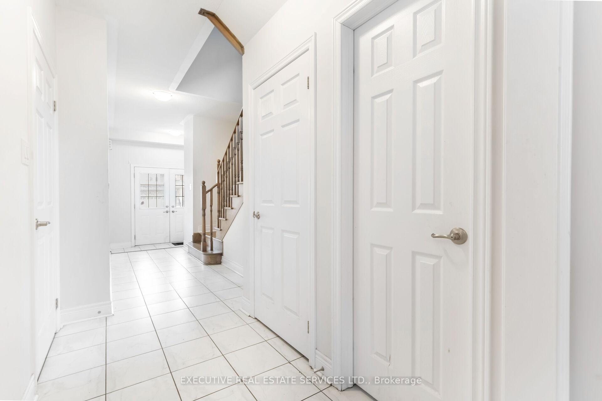 Photo 9 of 105 Branigan Crescent, Halton Hills, Georgetown — HOMEH