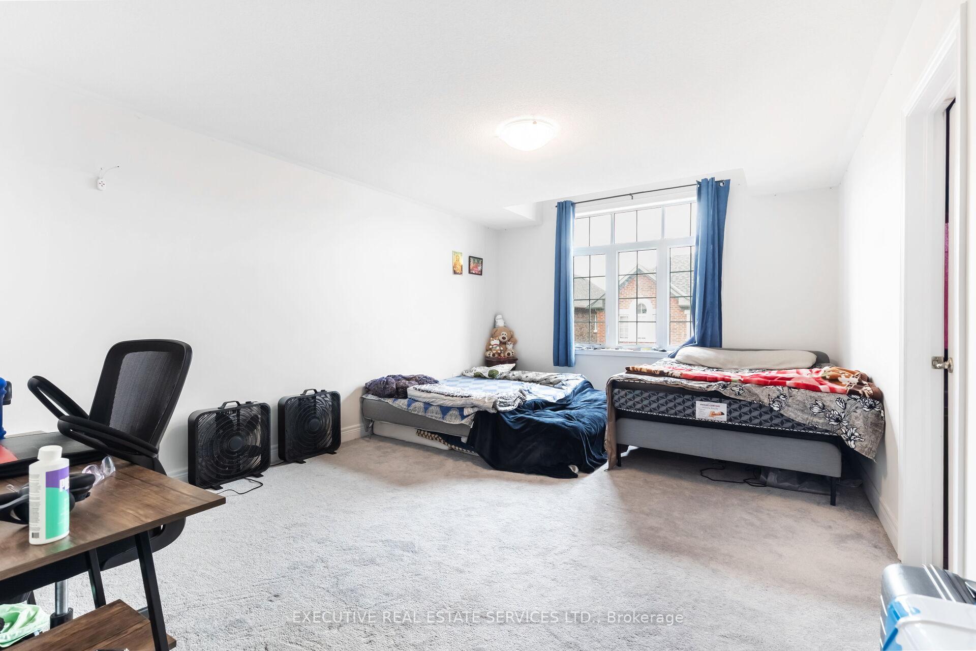 Photo 23 of 105 Branigan Crescent, Halton Hills, Georgetown — HOMEH